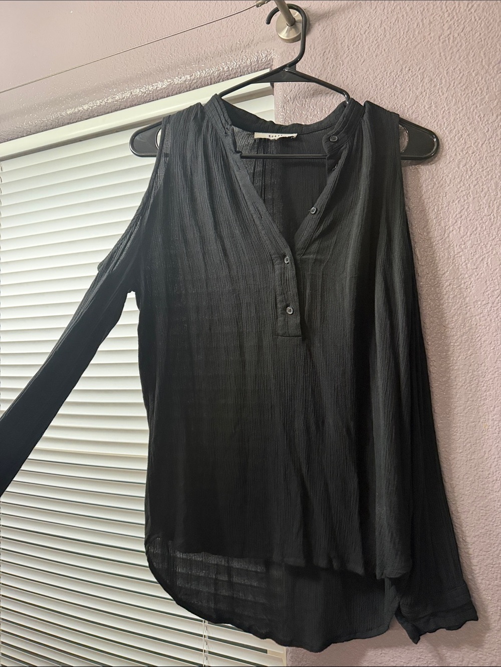 Ro & De Black Cold-Shoulder Button-Front Blouse